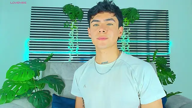 CamiiGuzmanX online show from 04/20/26, 08:43