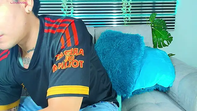 CamiiGuzmanX online show from 04/22/26, 07:48