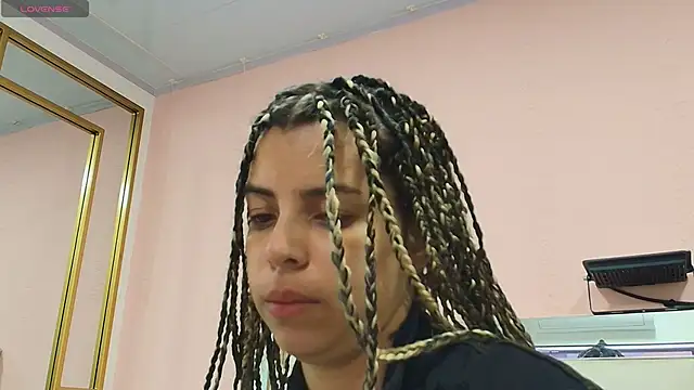 gisell gomez online show from 11/28/25, 12:19