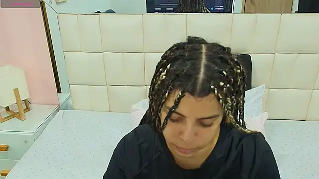 gisell gomez online show from 12/02/25, 12:43