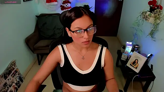 Cameroon-Diaz online show from 12/22/25, 01:52