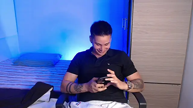 Snapshot of valentinosex1 chatting on 03/05/26, 11:34 valentinosex1 online show from 03/05/26, 11:34