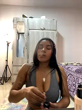 Snapshot of Zendaya11 chatting on 11/11/25, 03:34 Zendaya11 online show from 11/11/25, 03:34