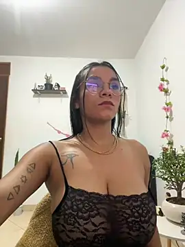 Snapshot of Zendaya11 chatting on 11/12/25, 05:08 Zendaya11 online show from 11/12/25, 05:08