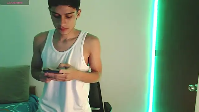 axel davis  online show from 10/12/25, 03:49