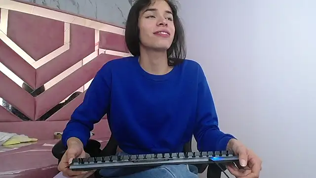 Mia swift ch online show from 10/18/25, 03:13