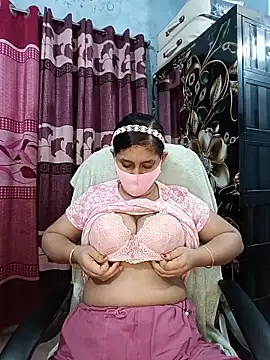 Snapshot of Cute_Faria chatting on 06/18/26, 01:48 Cute Faria online show from 06/18/26, 01:48