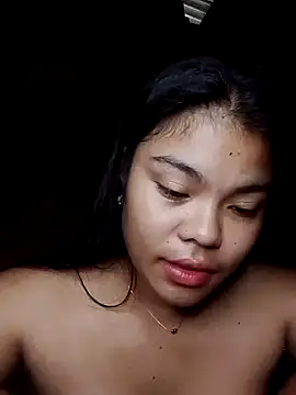 Snapshot of cloe_candy19 chatting on 12/17/25, 10:05 cloe candy19 online show from 12/17/25, 10:05