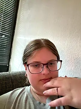 Snapshot of CurvyPaar2 chatting on 09/25/25, 10:30 CurvyPaar2 online show from 09/25/25, 10:30