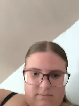 Snapshot of CurvyPaar2 chatting on 07/11/26, 02:31 CurvyPaar2 online show from 07/11/26, 02:31
