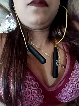 Snapshot of payalsharma95 chatting on 10/08/25, 05:43 payalsharma95 online show from 10/08/25, 05:43