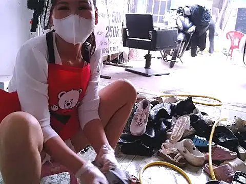 Snapshot of Luna359_ chatting on 12/16/25, 02:27 Luna359 online show from 12/16/25, 02:27