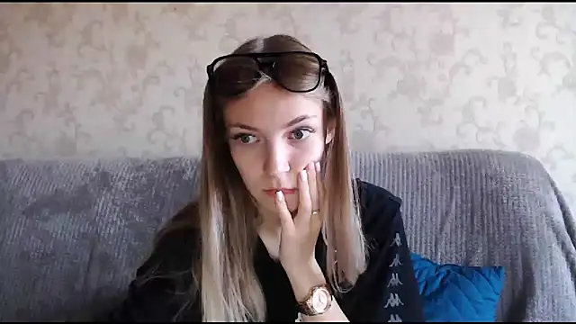 HitGyrl online show from 09/26/25, 01:20