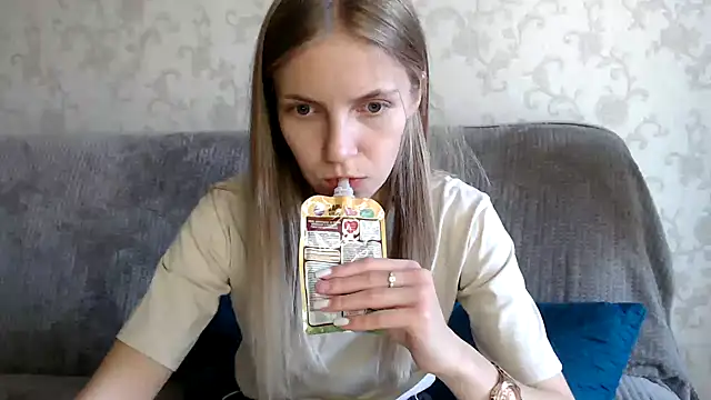 HitGyrl online show from 10/18/25, 08:04