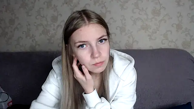 HitGyrl online show from 11/23/25, 01:05