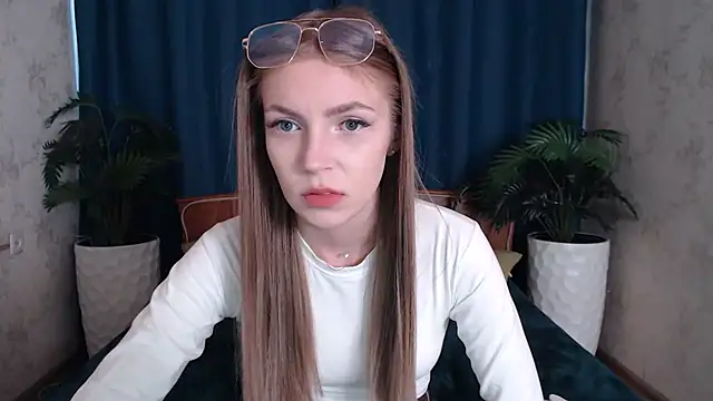 HitGyrl online show from 04/27/26, 08:01