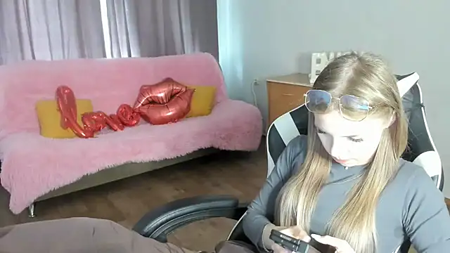 HitGyrl online show from 06/12/26, 08:02
