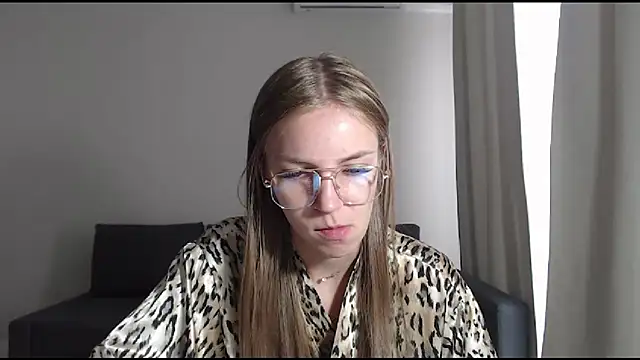 HitGyrl online show from 07/14/26, 08:08