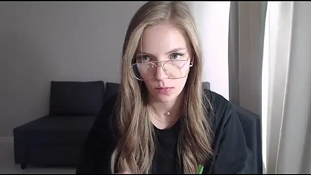 HitGyrl online show from 07/15/26, 07:13