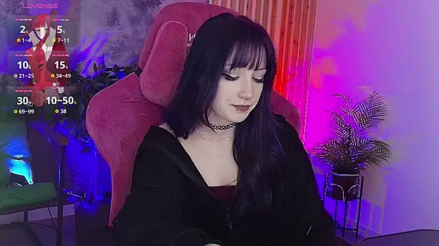 LiliLuna online show from 12/19/25, 02:02