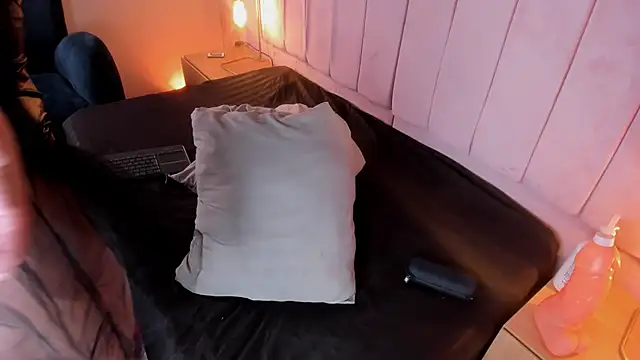 Hillary Collins1 online show from 02/21/26, 08:10