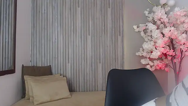 Michellee 20 online show from 10/08/25, 01:20