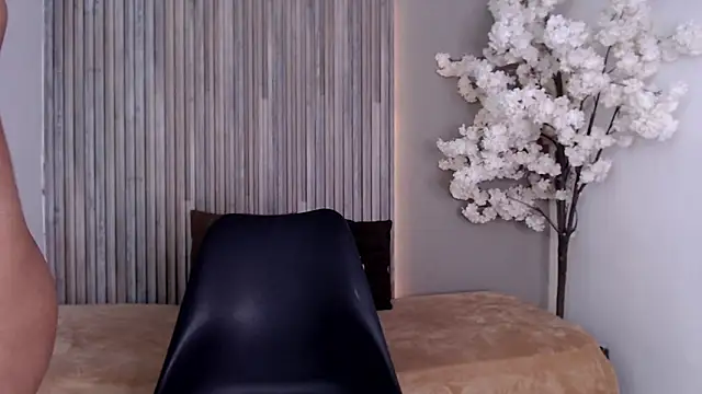 Michellee 20 online show from 12/20/25, 01:51