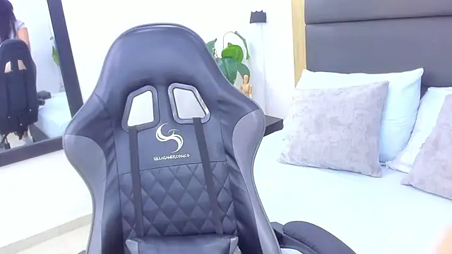 Snapshot of anagil_ chatting on 12/01/25, 07:19 anagil online show from 12/01/25, 07:19