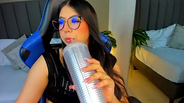 anagil  online show from 04/07/26, 02:06