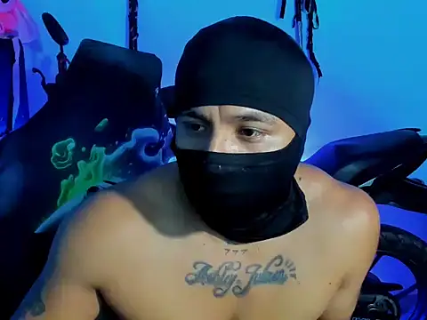 Snapshot of zeus_7777 chatting on 10/09/25, 11:03 zeus 7777 online show from 10/09/25, 11:03