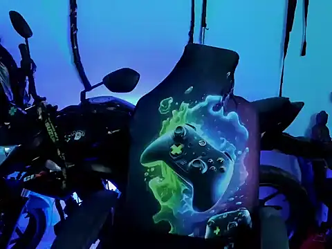 Snapshot of zeus_7777 chatting on 10/15/25, 10:15 zeus 7777 online show from 10/15/25, 10:15