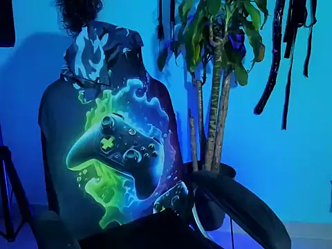 Snapshot of zeus_7777 chatting on 10/29/25, 08:49 zeus 7777 online show from 10/29/25, 08:49