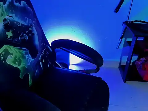 Snapshot of zeus_7777 chatting on 11/04/25, 10:47 zeus 7777 online show from 11/04/25, 10:47