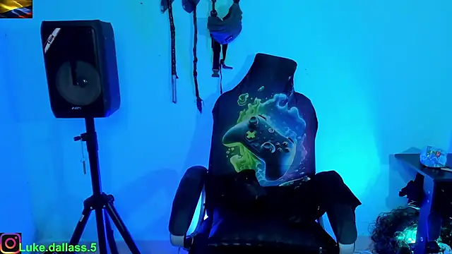 Snapshot of zeus_7777 chatting on 12/04/25, 08:01 zeus 7777 online show from 12/04/25, 08:01