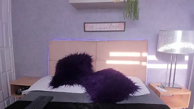 VioletaNova online show from 12/18/25, 12:44