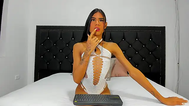 LissyAndrade online show from 10/24/25, 07:54