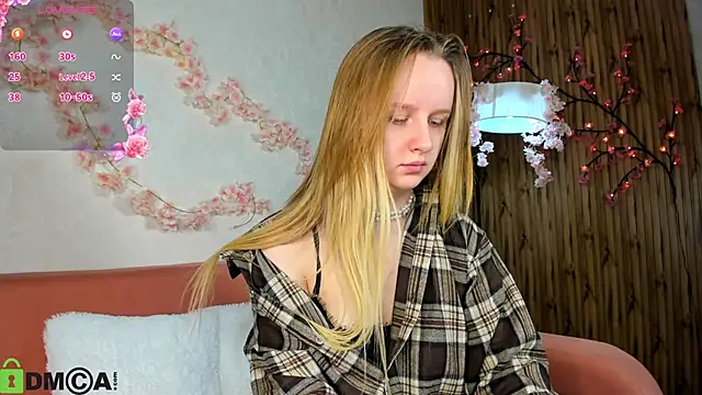 Snapshot of Rina_Panic chatting on 09/23/25, 12:02 Rina Panic online show from 09/23/25, 12:02