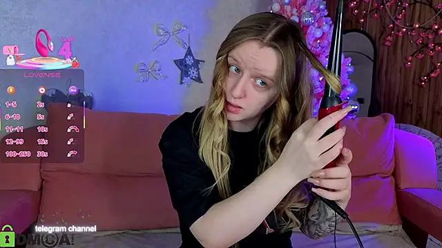 Snapshot of Rina_Panic chatting on 01/12/26, 01:11 Rina Panic online show from 01/12/26, 01:11