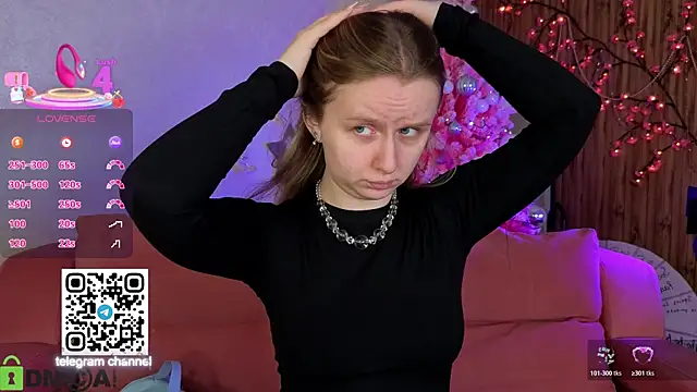 Snapshot of Rina_Panic chatting on 01/17/26, 01:10 Rina Panic online show from 01/17/26, 01:10