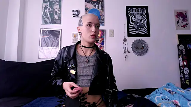 plutonbluemooon333 online show from 10/16/25, 09:38