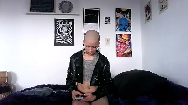 plutonbluemooon333 online show from 01/12/26, 09:09