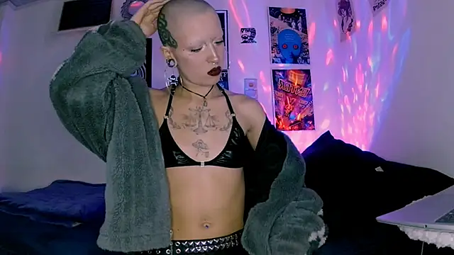 plutonbluemooon333 online show from 04/21/26, 02:51