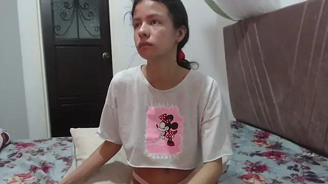 Snapshot of nathaly_jones_ chatting on 02/18/26, 10:11 nathaly jones online show from 02/18/26, 10:11