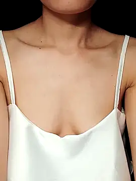 Snapshot of Hinna_x chatting on 09/11/25, 09:48 Hinna x online show from 09/11/25, 09:48