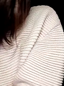 Snapshot of Hinna_x chatting on 10/26/25, 07:42 Hinna x online show from 10/26/25, 07:42