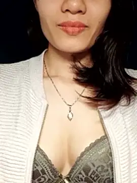 Snapshot of Hinna_x chatting on 10/31/25, 01:17 Hinna x online show from 10/31/25, 01:17