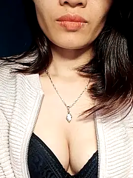 Snapshot of Hinna_x chatting on 11/01/25, 01:51 Hinna x online show from 11/01/25, 01:51