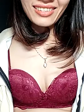 Snapshot of Hinna_x chatting on 11/02/25, 08:44 Hinna x online show from 11/02/25, 08:44