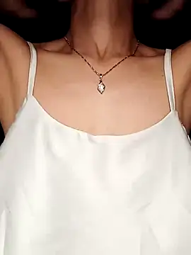 Snapshot of Hinna_x chatting on 11/03/25, 08:48 Hinna x online show from 11/03/25, 08:48