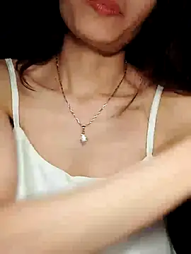 Snapshot of Hinna_x chatting on 11/05/25, 09:09 Hinna x online show from 11/05/25, 09:09